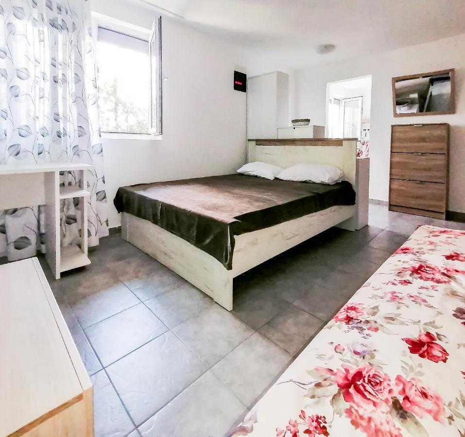 Apartments Siesta Tivat Exterior photo